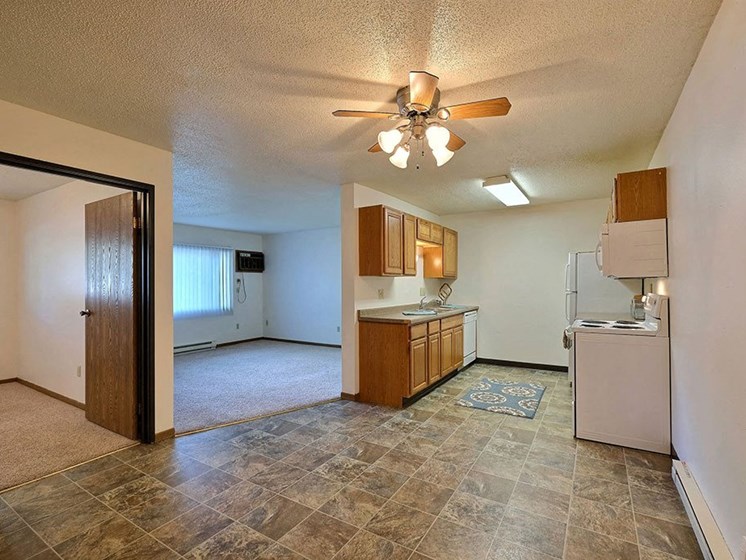 Prairiewood Court Apartments | Entry