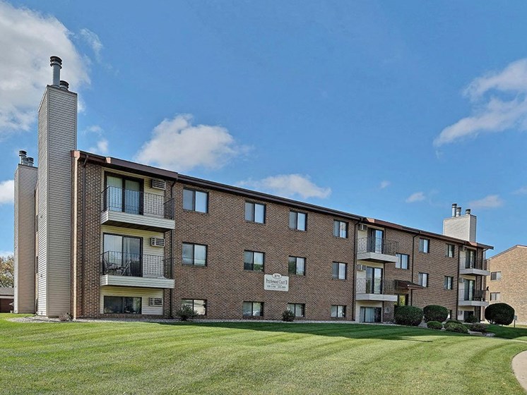 Prairiewood Court Apartments | Fargo, ND