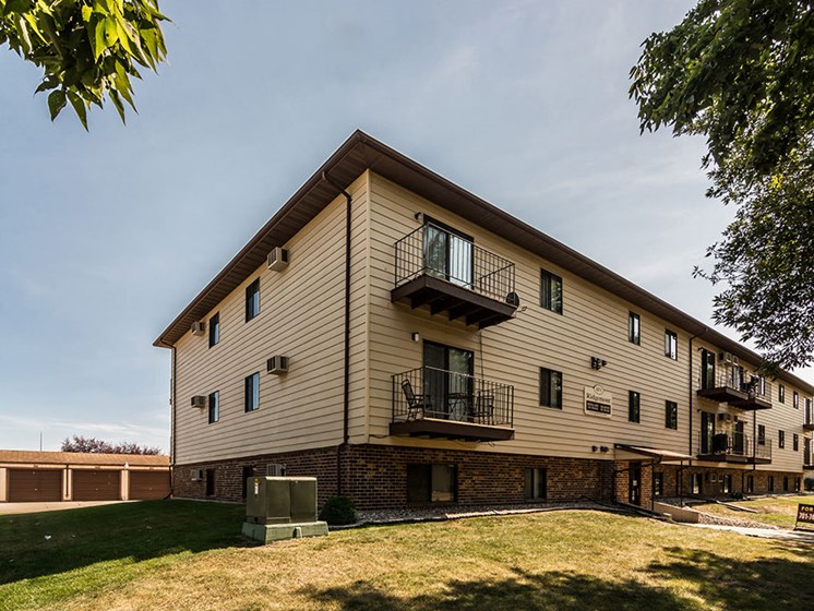 Ridgemont Apartments | Grand Forks, ND