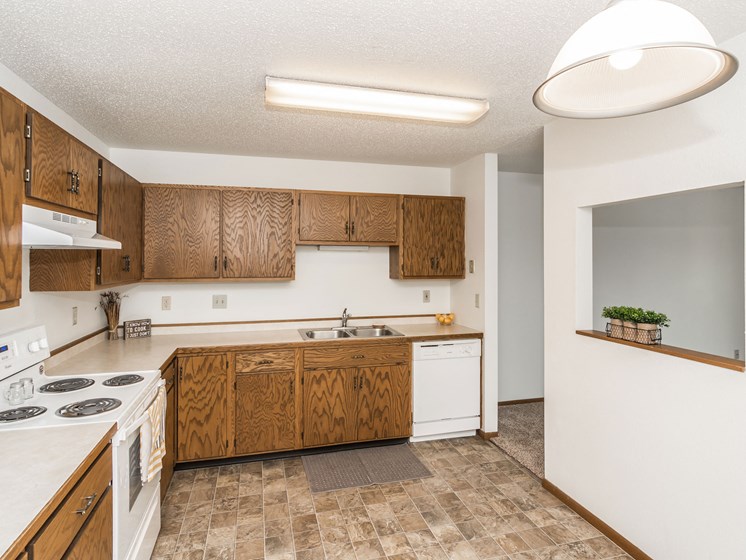 Harrison & Richfield Apartments | Kitchen