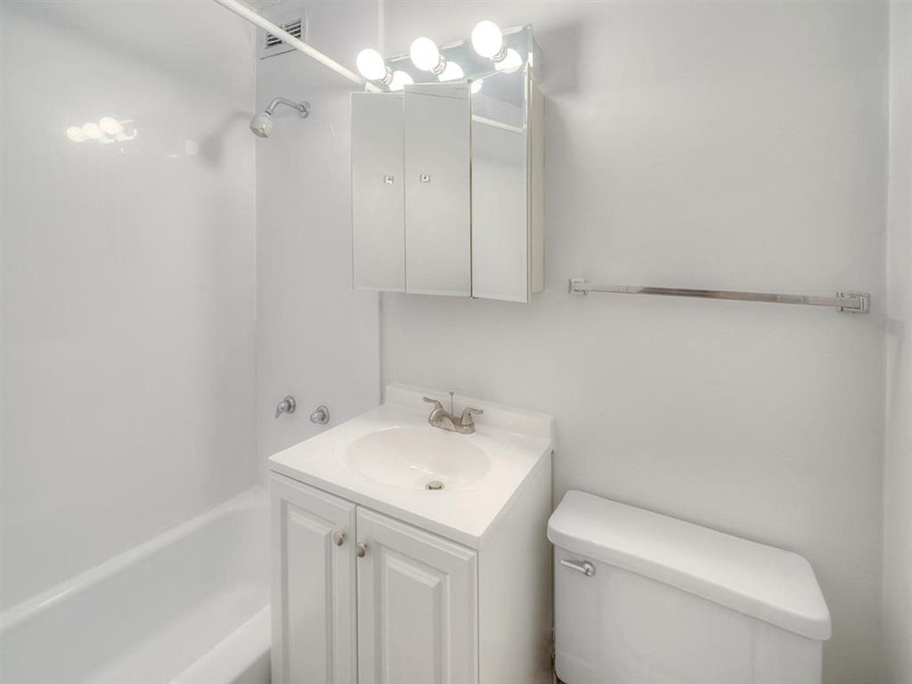 Upgraded Bathroom Fixtures, at Prairie Shores, Illinois