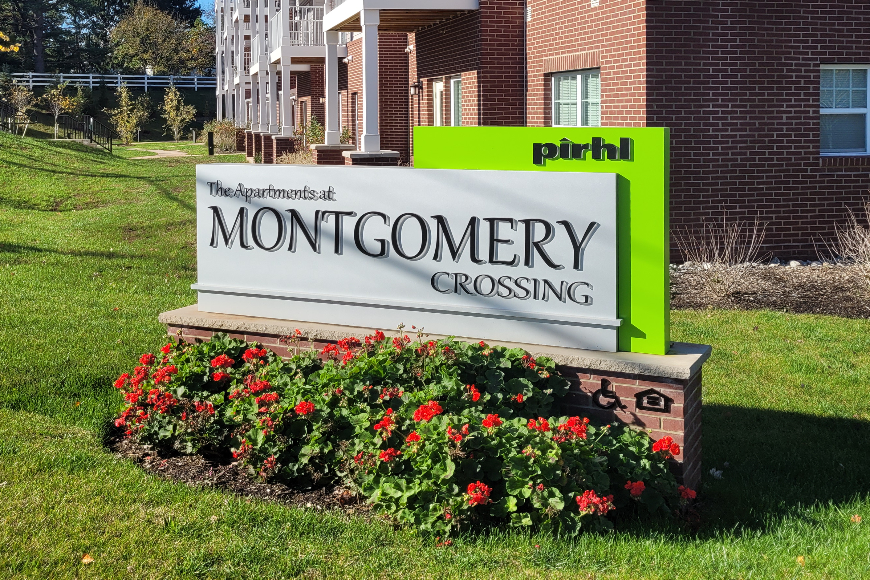 Montgomery Crossing Garden Apartments Sign