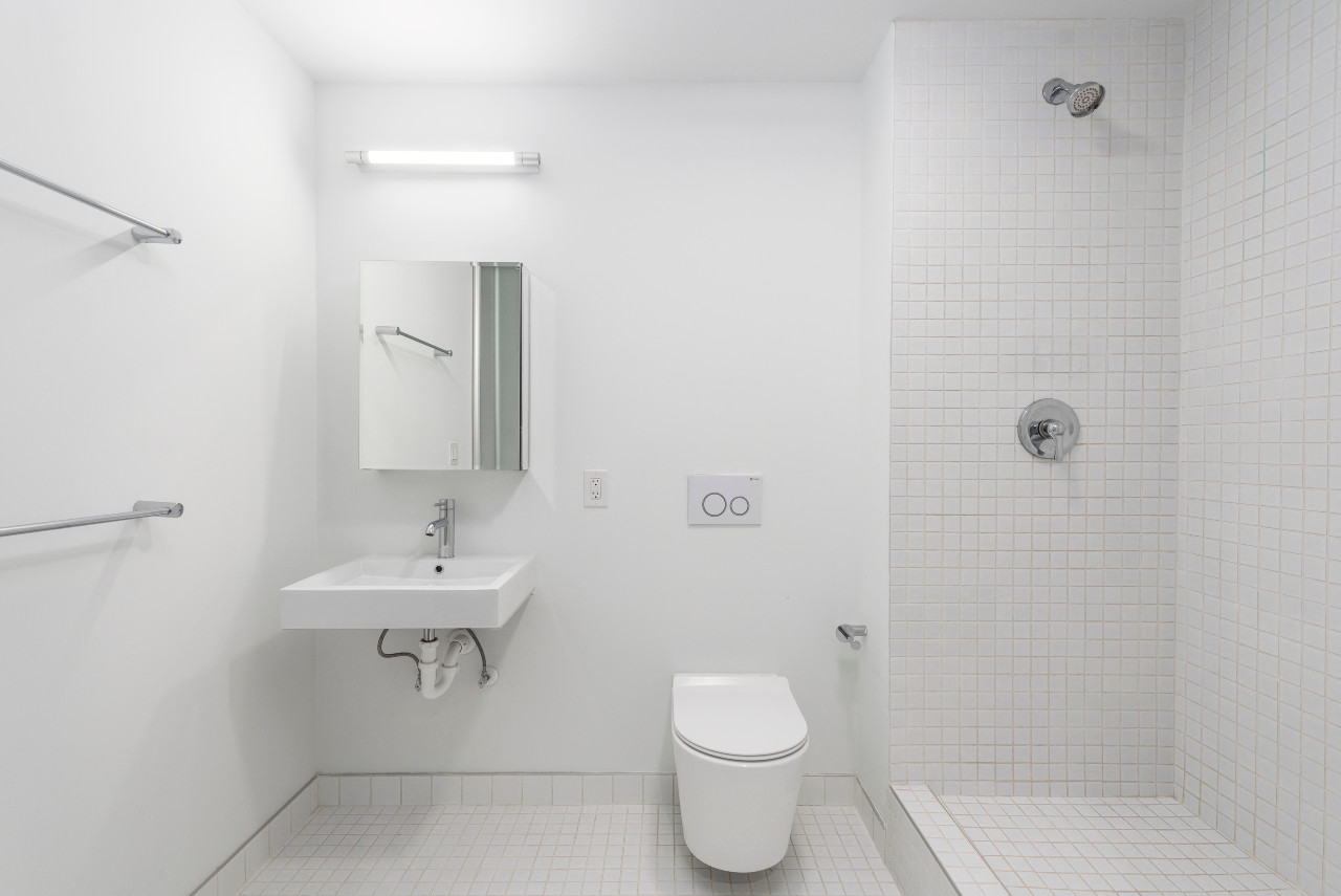 Modern Bathroom Fittings at Market District Lofts, Cleveland, OH, 44113