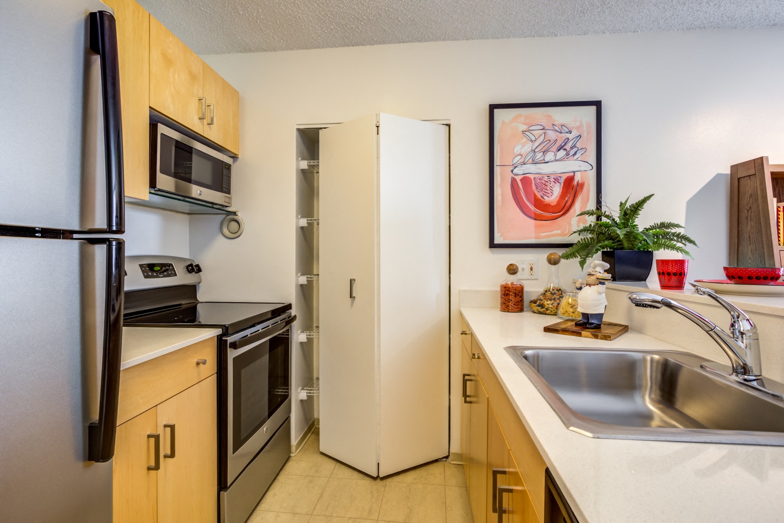 High End Apartment Community Photos Apartments For Rent With Home Office Space Asbury Plaza