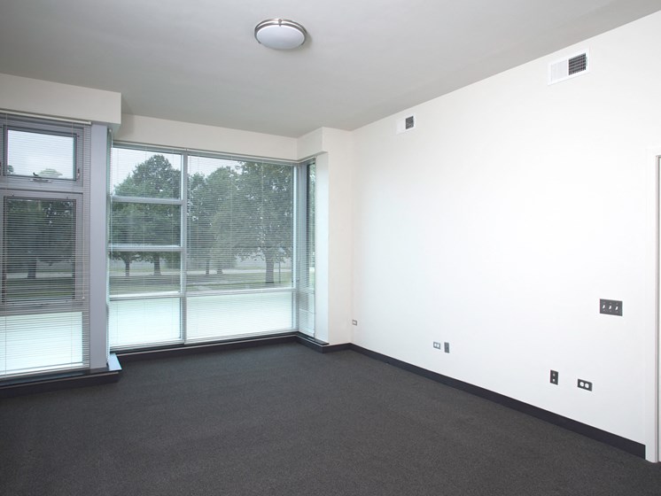 Image of Park Boulevard IIB bedroom layout with view of large windows and their views