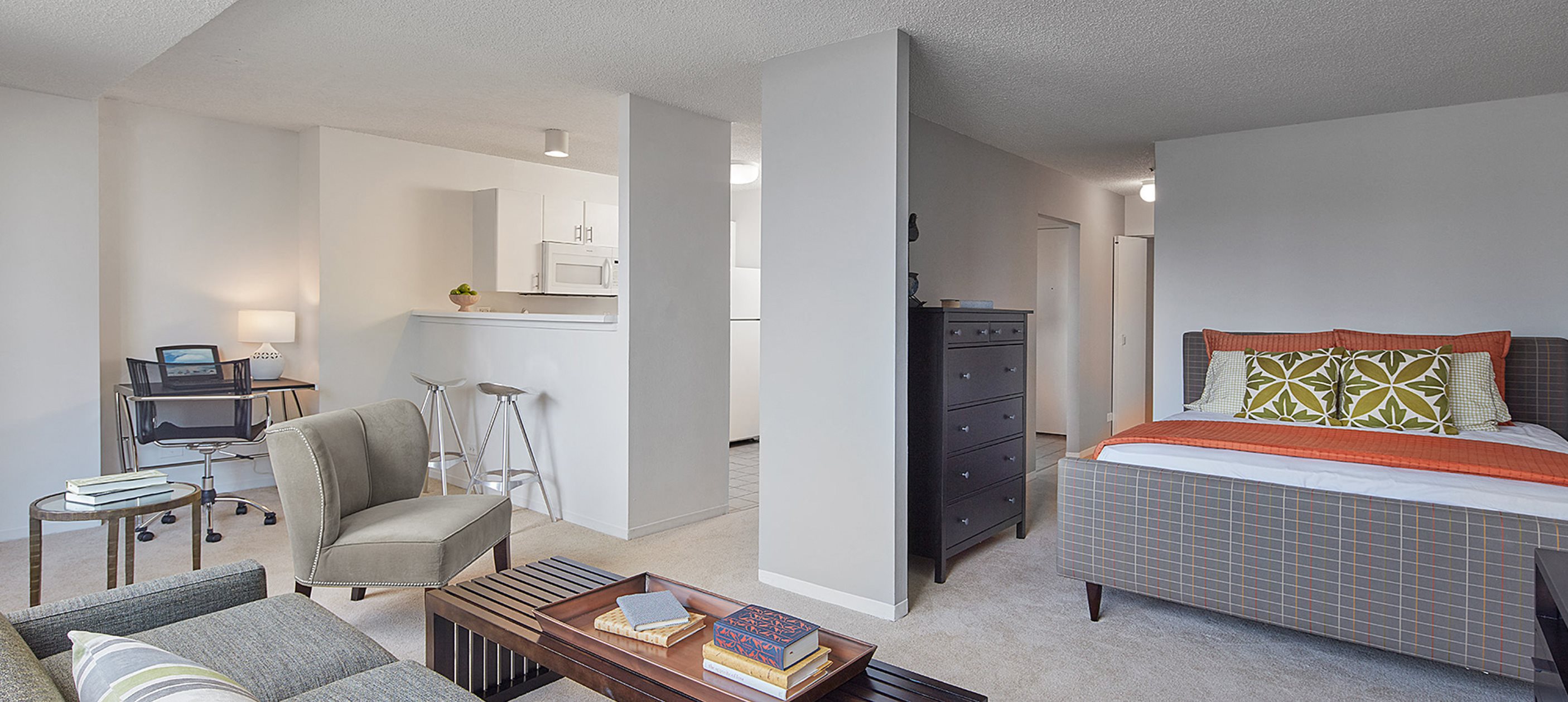 Lake Shore Plaza Apartments in Chicago, IL