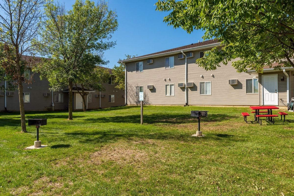 Photos and Video of Ashford Apartments in Davenport, IA