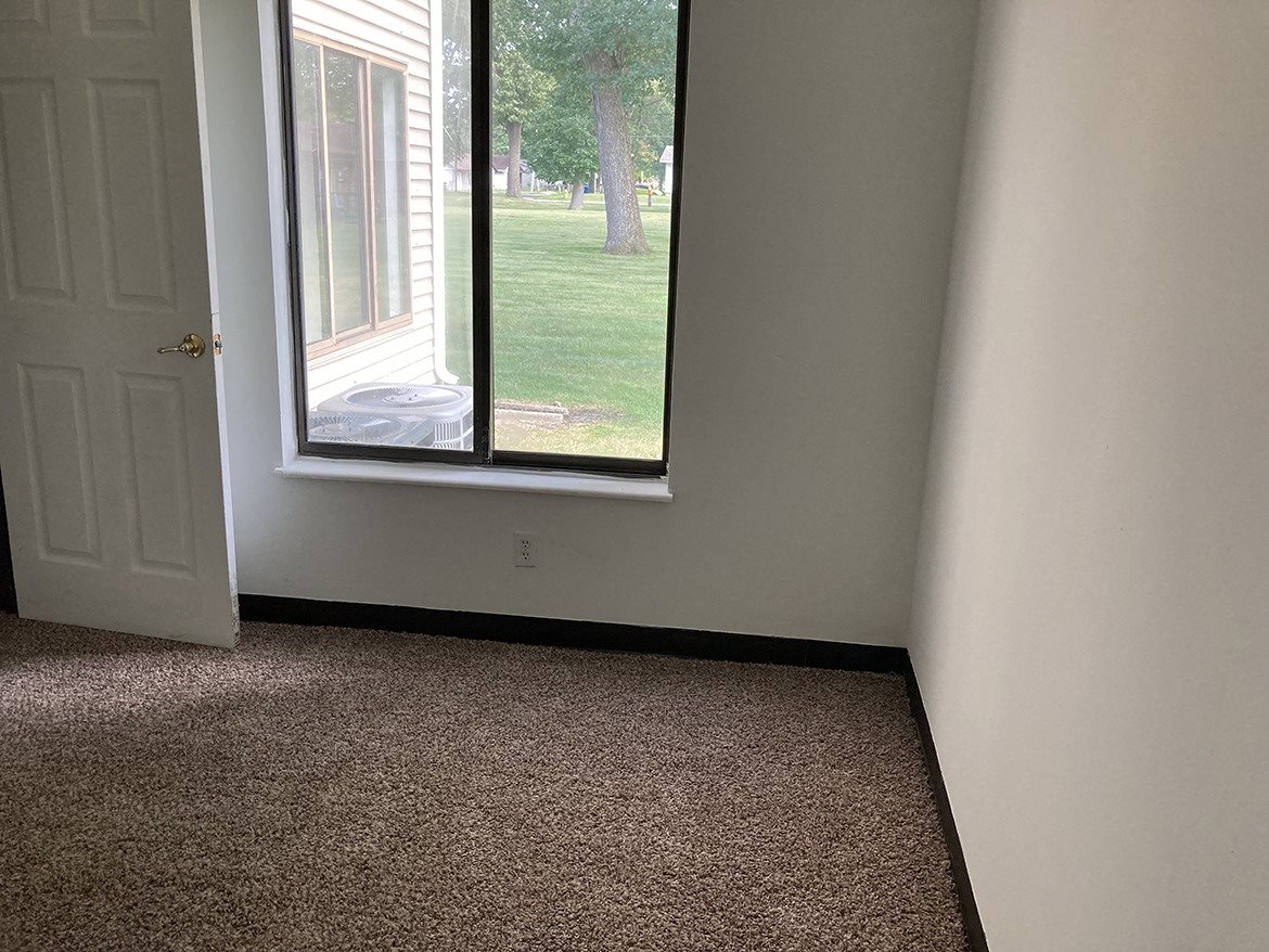 Photos and Video of Oak Estates in Knox, IN