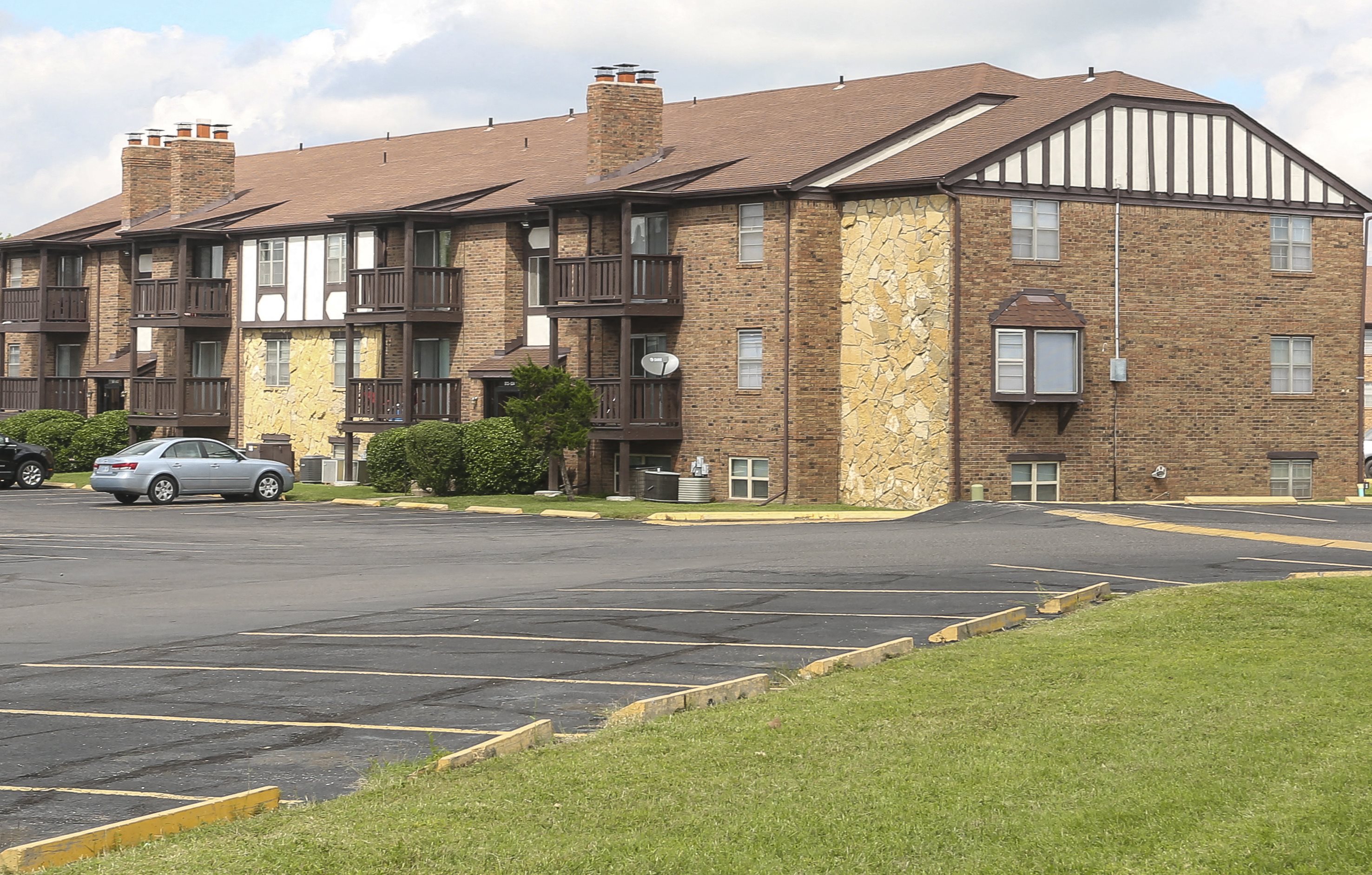 Brickstone At Woodlawn Apartments In Wichita Ks Brickstone At Woodlawn Apartments In Wichita Ks