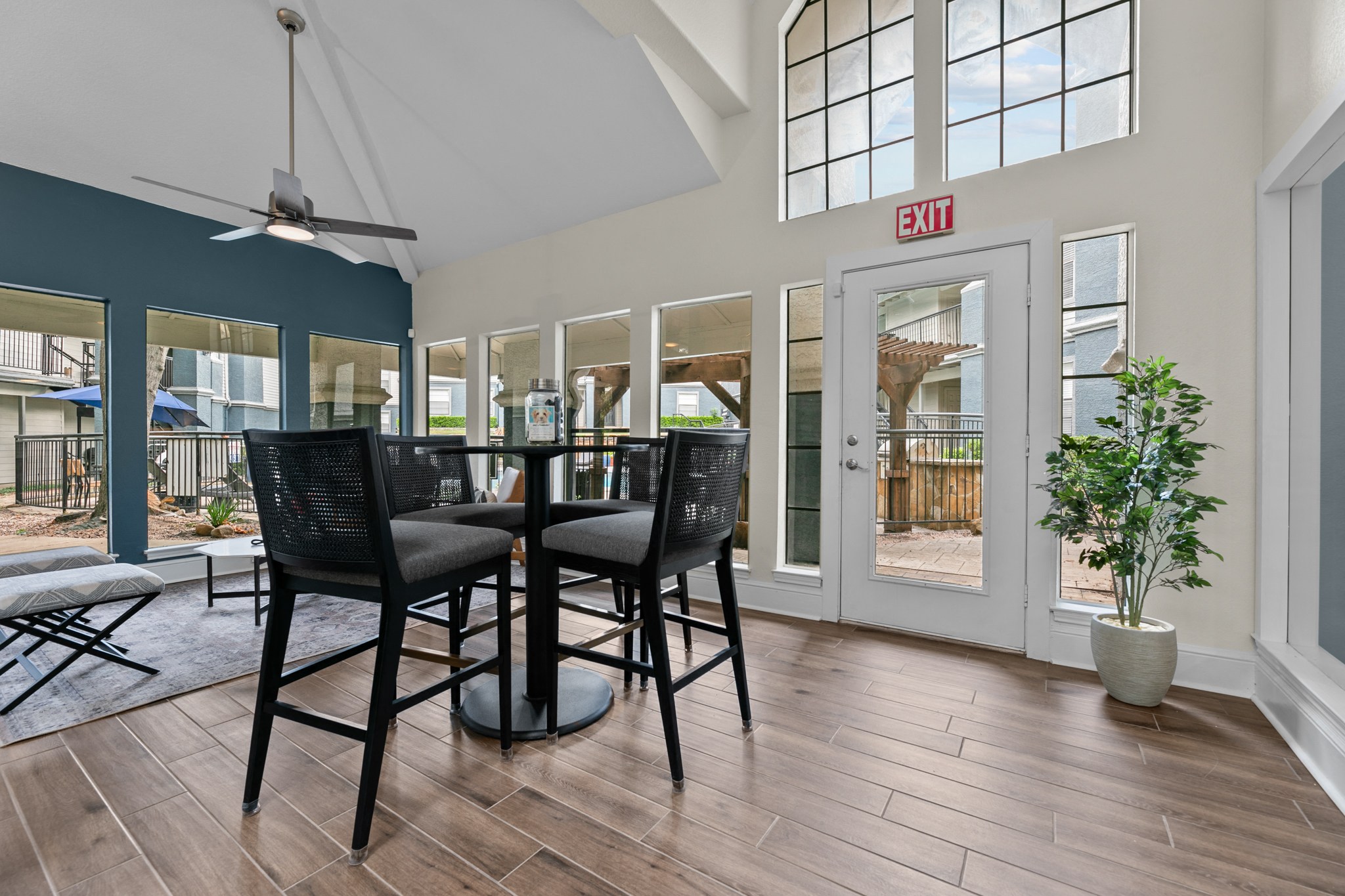 Clubroom Sitting at 5636 Apartment Homes, Dallas, TX  75254