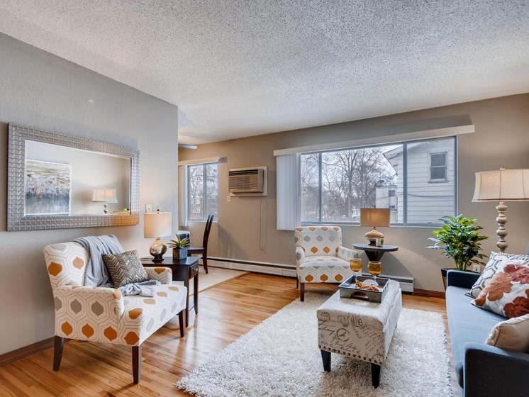 Whittier Flats - 3105 Pleasant Avenue