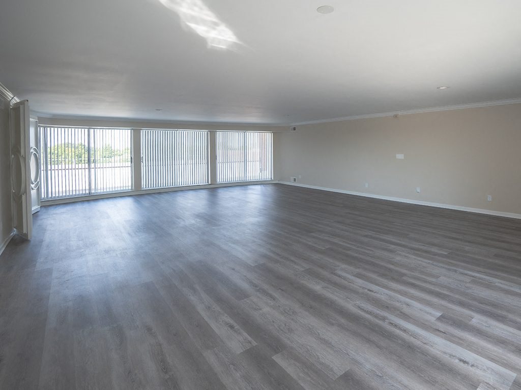 2B2B Penthouse #612 - Living Area