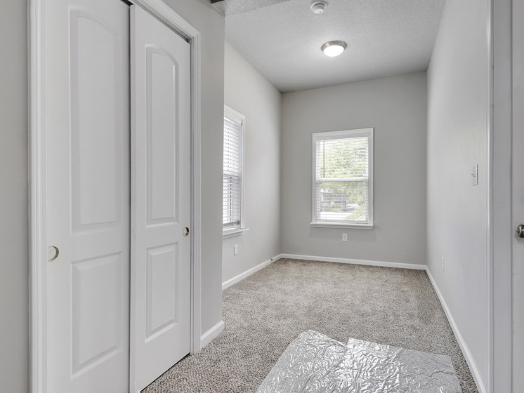 Photo of dining room with new carpet and large closet