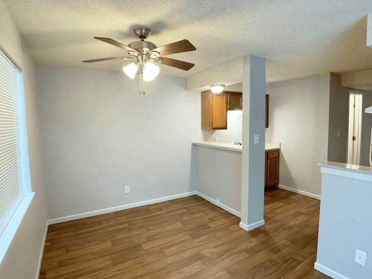 dining room with ceiling fan