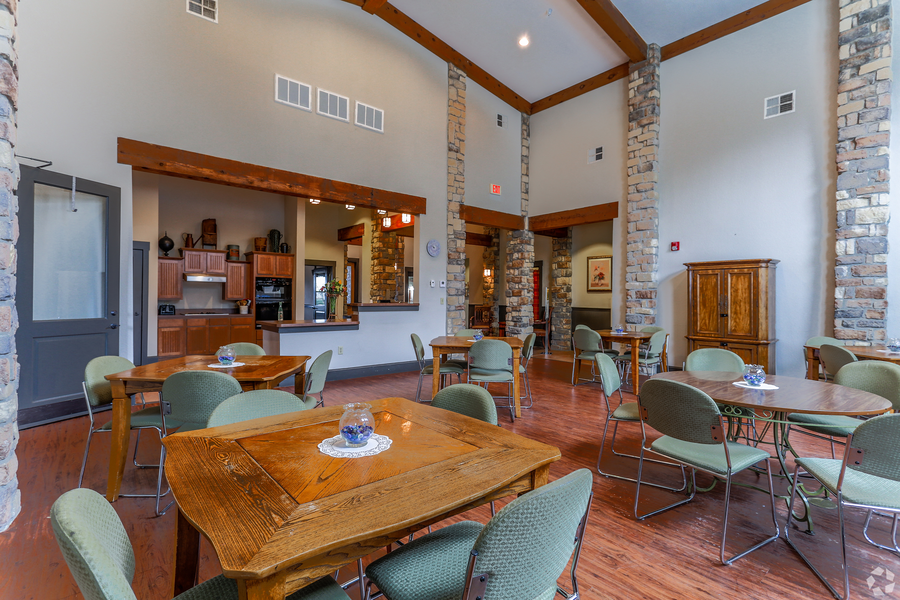 The Catania Apartments 5105 Airline Drive Houston Tx Rentcafe