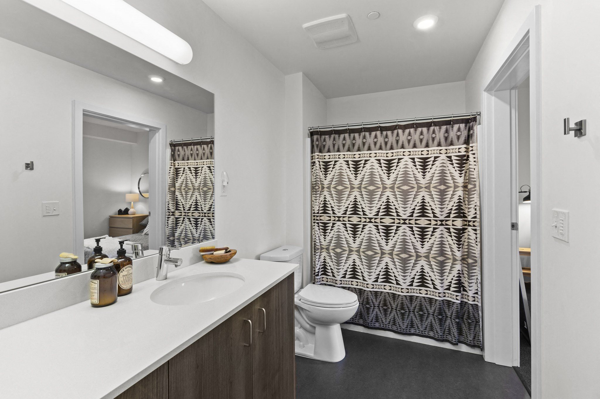 RangeApartments_Bend_OR_Bathroom