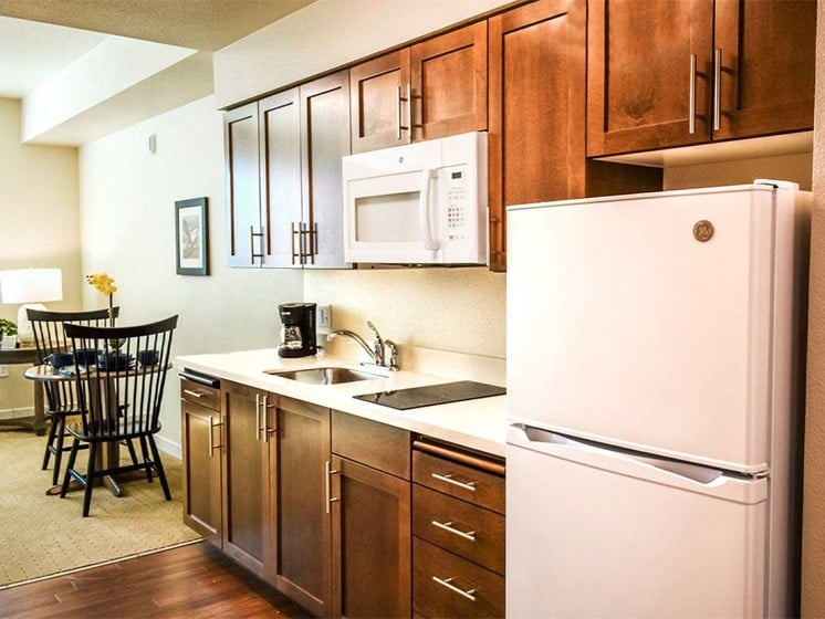 Fully Equipped Eat-In Kitchen at Westmont of Milpitas, Milpitas, CA