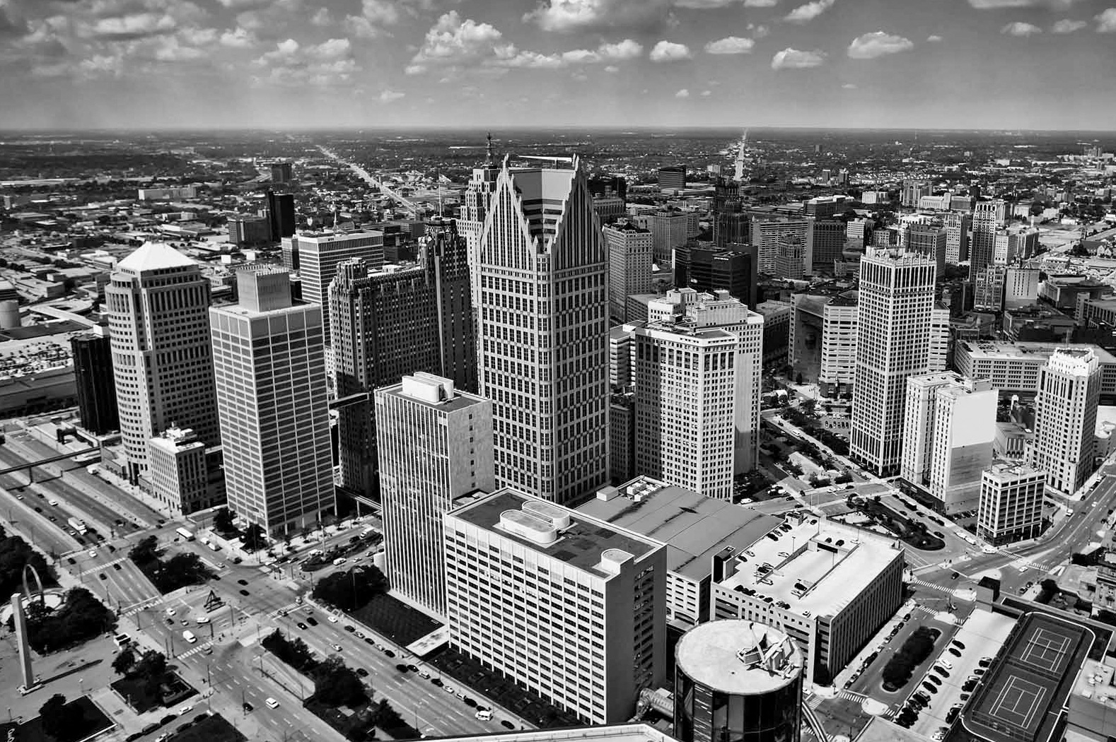 ROCO Real Estate Apartments in Bloomfield Hill, MI