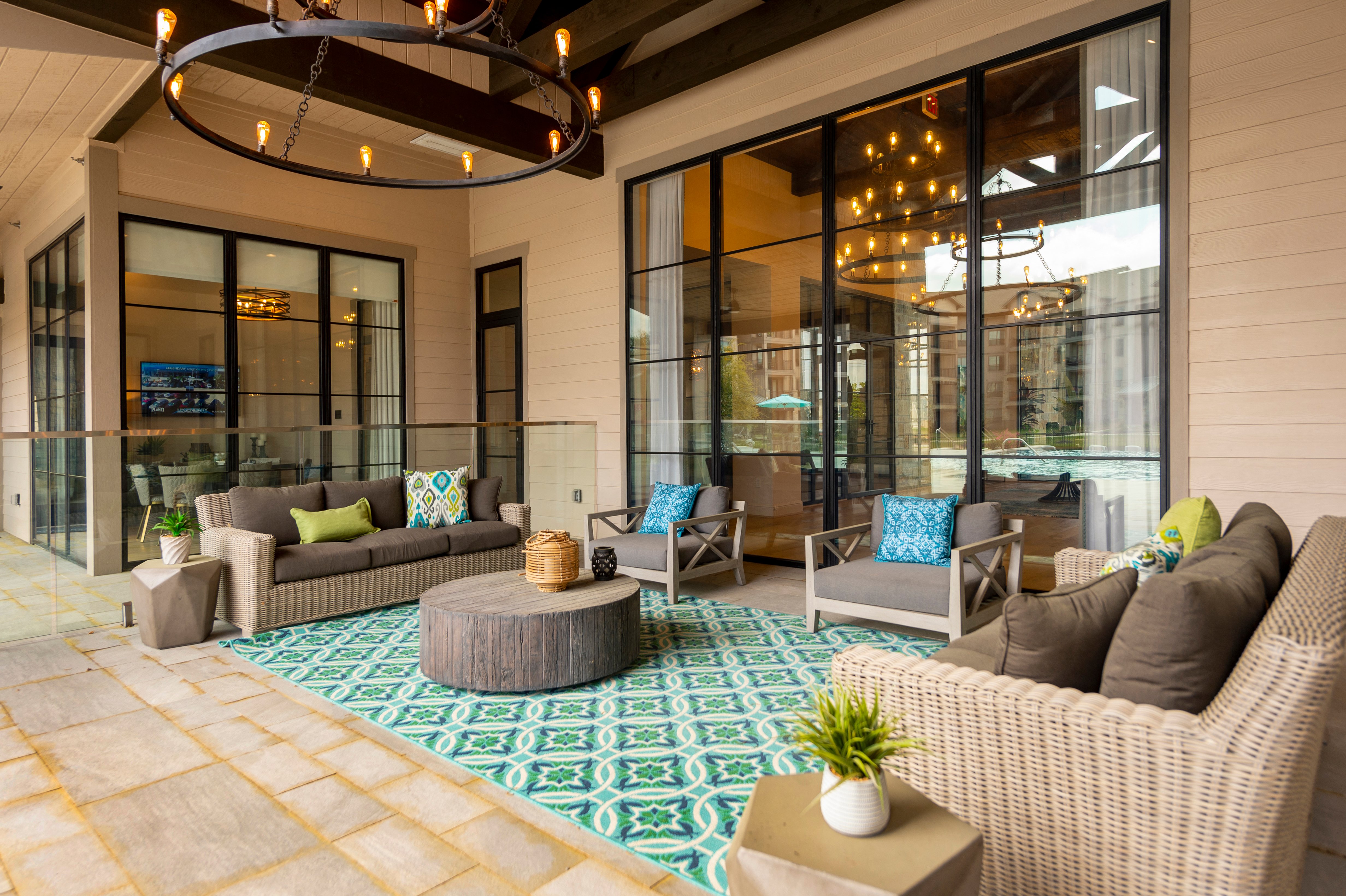 Luxury Apartments in Uptown Dallas | Windsor Fitzhugh | Home