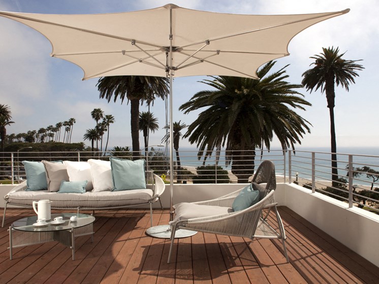 Stainless steel balcony railings to maximize ocean views at 301 Ocean Ave, Santa Monica, California