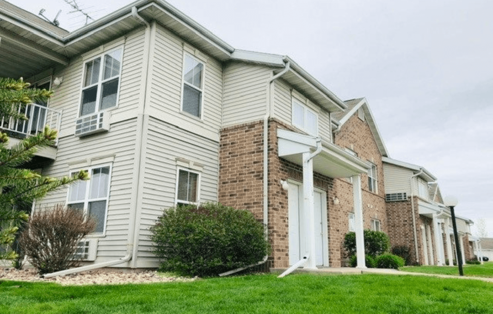 Photos and Video of Lake Delton Apartments in Baraboo, WI