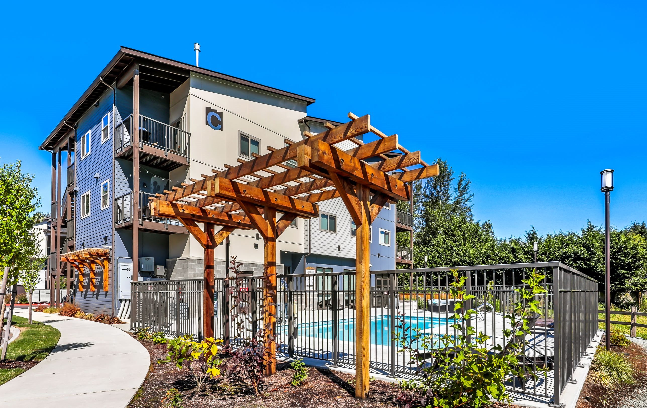 Pool / Pergola