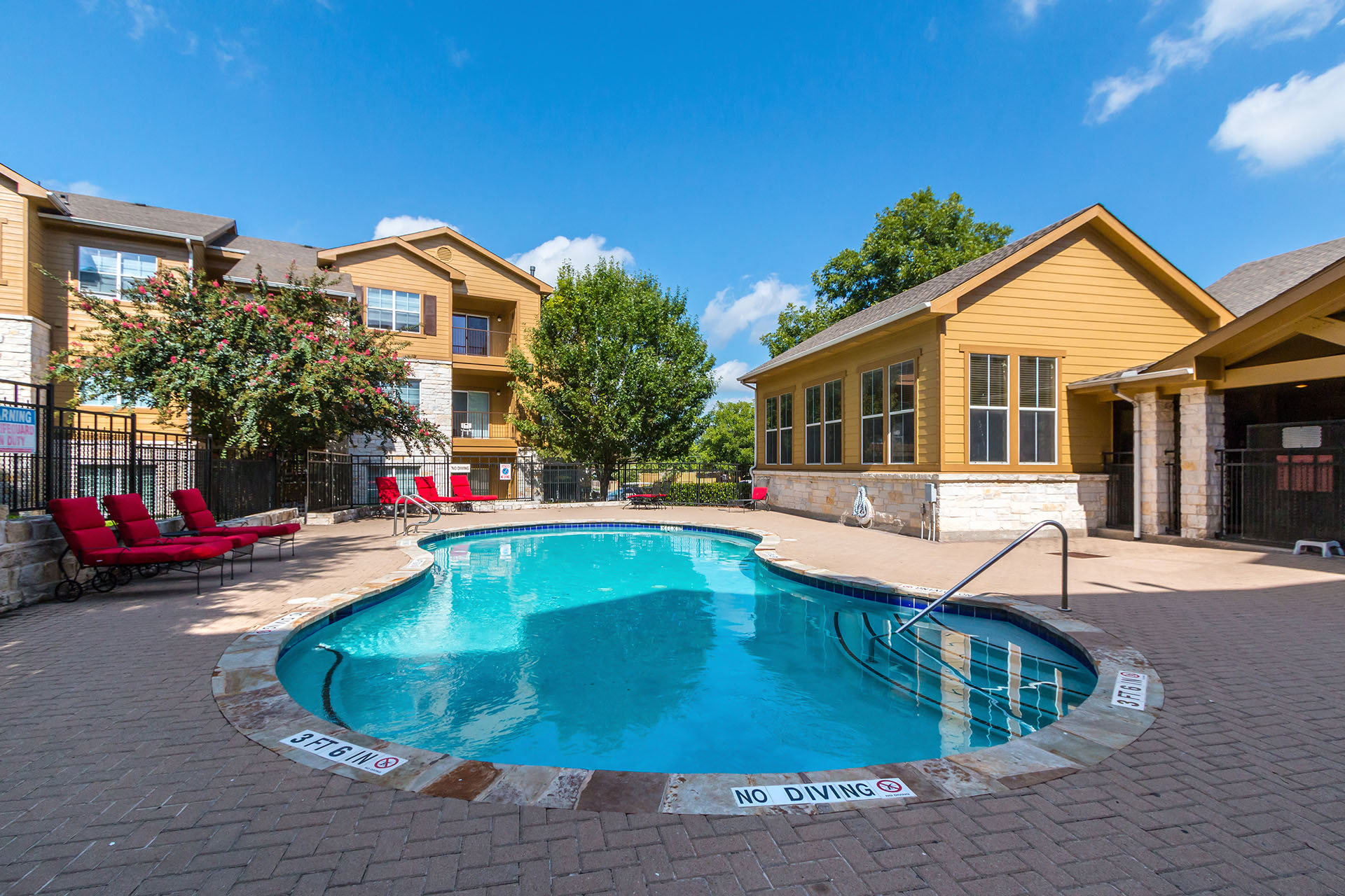 Circle S Apartments Apartments In Austin Tx