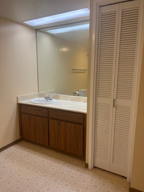 A bathroom with a sink and a mirror.