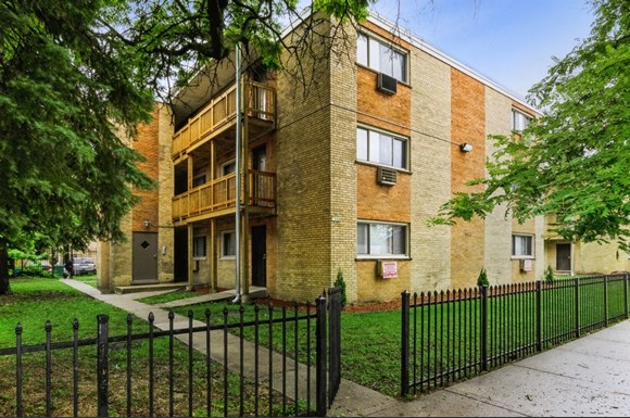 Exterior of 7940 S Greenwood Ave in Chicago
