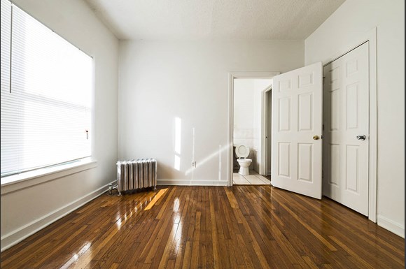 Bedroom of 7620 S Coles Ave Apartments Chicago