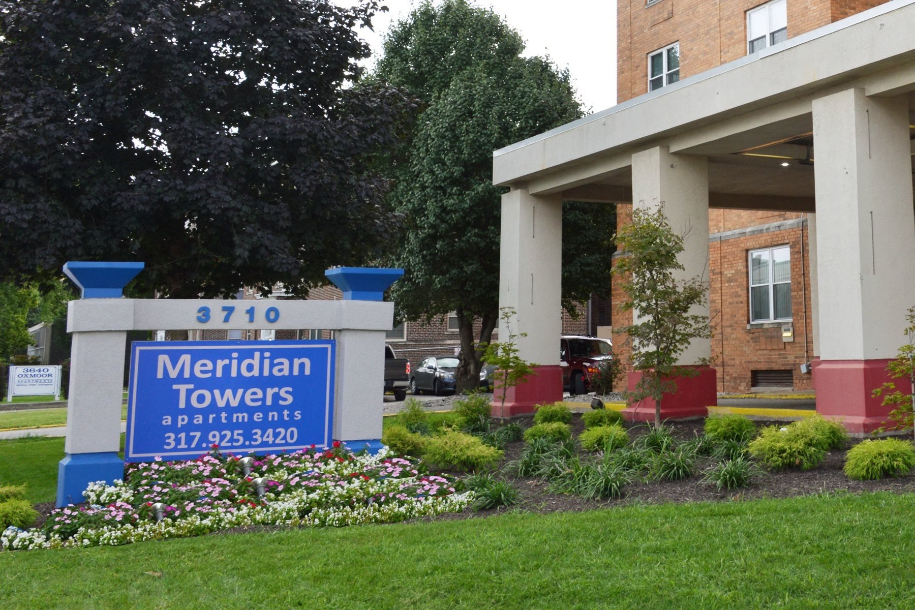 Exterior of Meridian Towers Apartments in Indianapolis