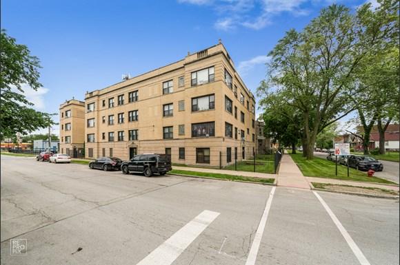 South Shore Apartments for rent in Chicago | 7003 S Harper