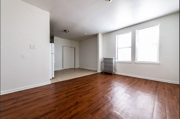 Living Room of 1734 E 72nd St Apartments in Chicago