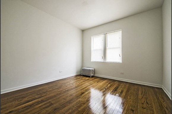 Bedroom of 7752 S Cornell Ave Apartments in Chicago