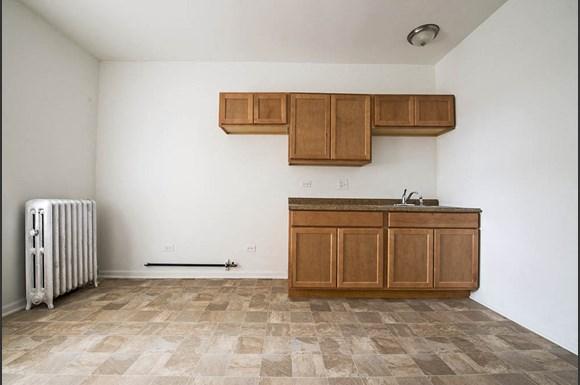 Kitchen of 7752 S Cornell Ave Apartments in Chicago