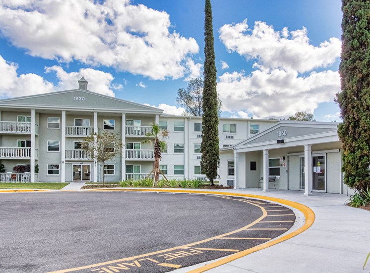 Circular drive to entrance of Campus Towers Senior Apartments in Jacksonville