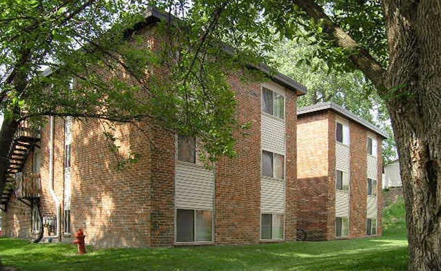 Courtyard With Green Space at Emerald Court, Iowa City, 52246