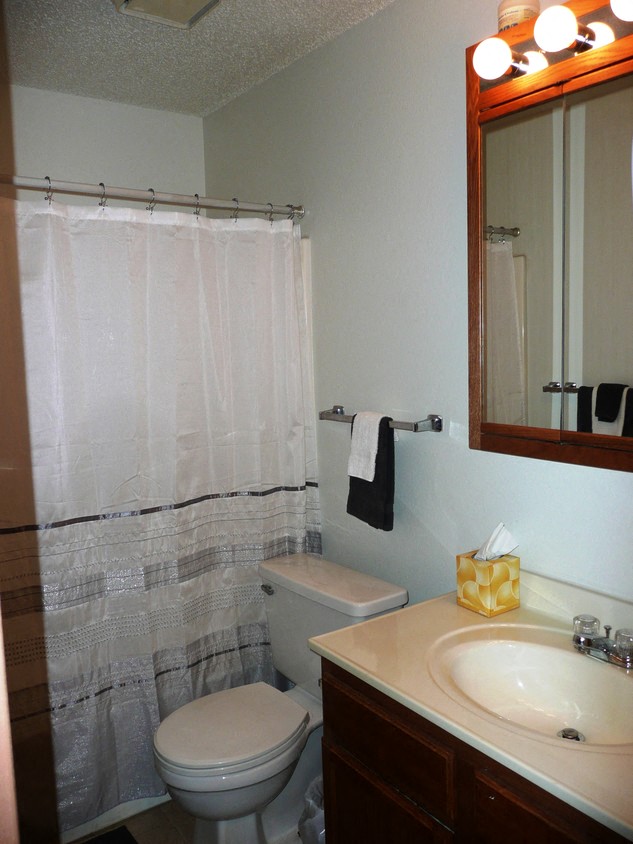 Luxurious Bathrooms at Parkside Manor, Coralville, IA