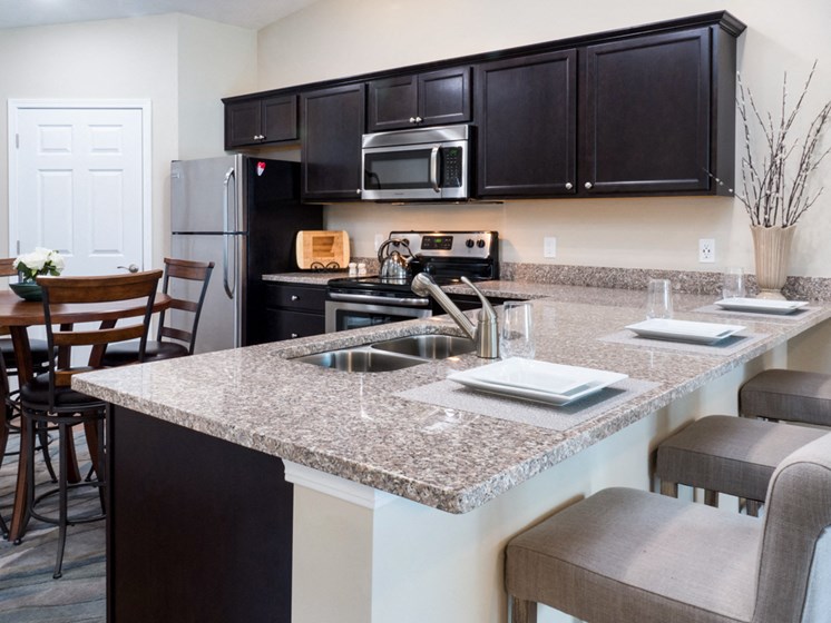Blacklick OH Apartment Rentals Redwood Jefferson Grove Breakfast Bar