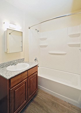 Parkside Houses – Bathroom - On-Site Laundry - 24 Hour Emergency Maintenance – Ask for a Tour - Extra Storage
