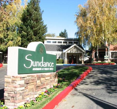 Entrance and Sig l Sundance Apartments in Vallejo CA