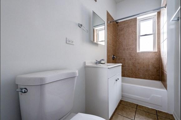 6160 S Martin Luther King Dr Apartments Chicago Bathroom