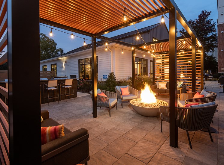 Outdoor Lounge and Firepit