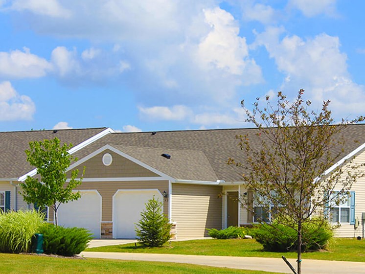 Findlay Ohio Apartment Rentals Redwood Living Redwood Findlay Exterior