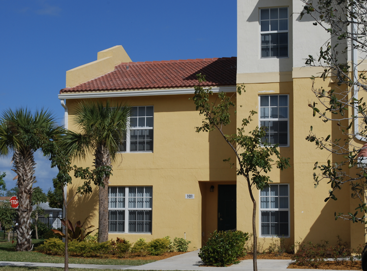 well-kept exteriors at our Hollywood, FL apartments