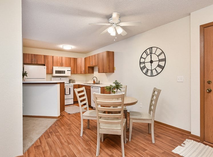 Westwind Apartments - Dining Room & Kitchen