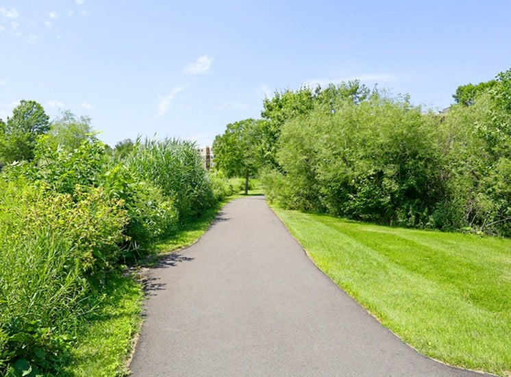 Westwind Apartments - Walking Path
