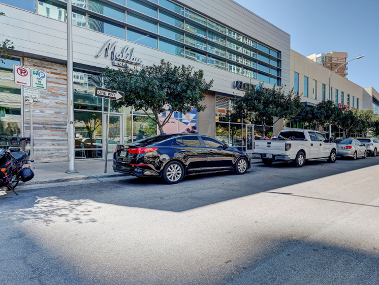 Walking distance retail - Malibu, Flex Feet, Trader Joe's street view