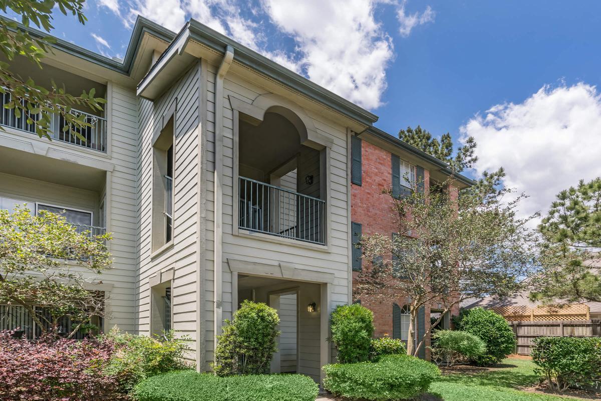 Photos and Video of Live Oaks Apartments in Baton Rouge, LA