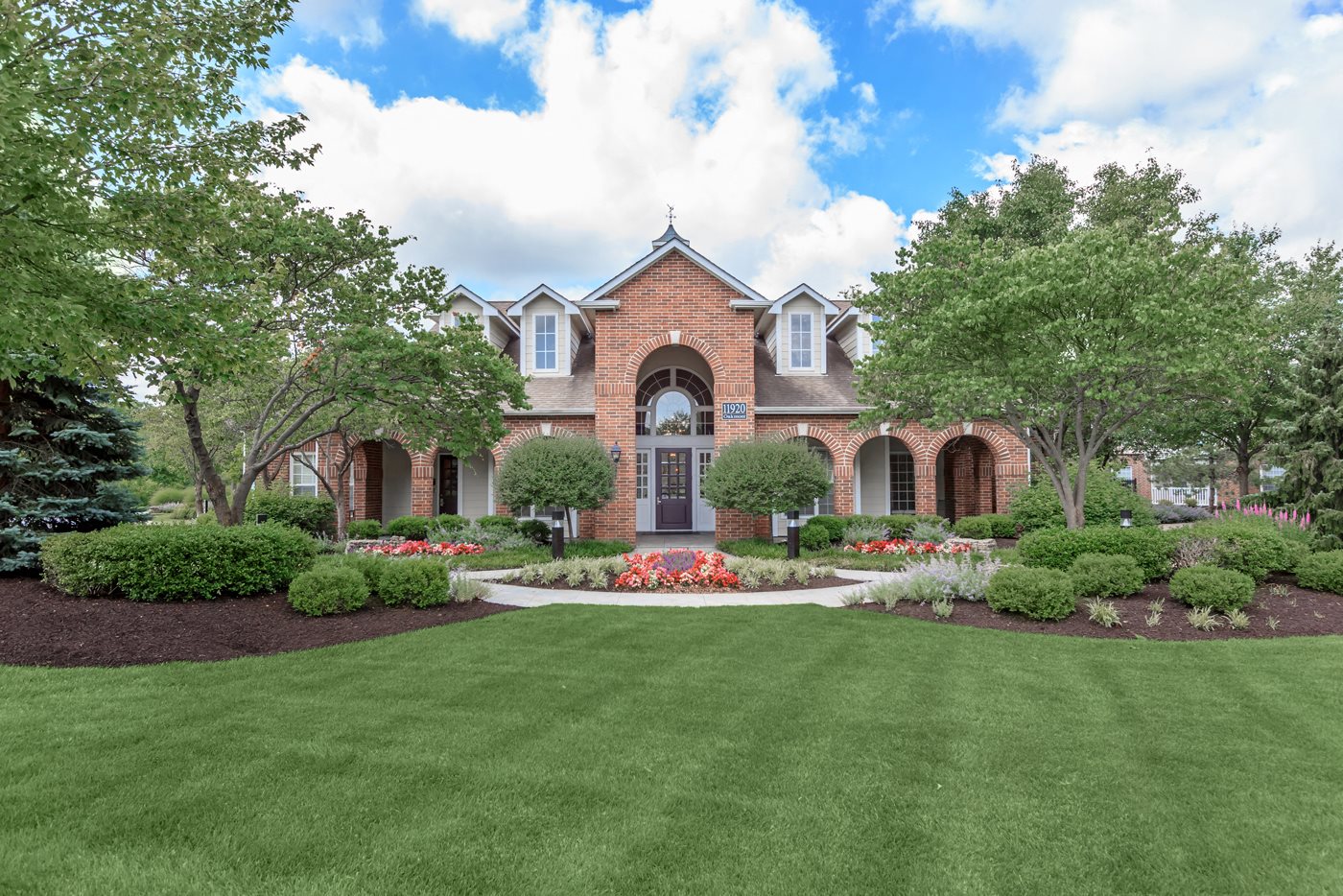 Creekside Apartments in Overland Park, KS